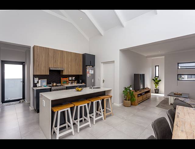 3 BEDROOM HOUSE FOR SALE IN SANDOWN